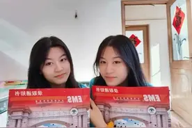 双胞胎姐妹花开学报到 两人同校同专业同宿舍图片