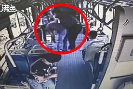 男子嗓子被卡司机教科书式救助！海姆立克急救法了解一下？视频封面