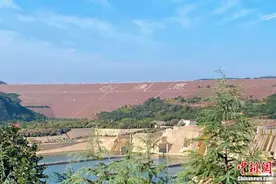 登上小浪底拦河大坝 听工程师详解黄河防洪防汛图片