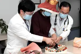 50岁的她过了一个特殊生日，“我会永远记住这一天”图片