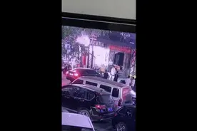 只因在人群中多看了你一眼，南宁一男子被打得头破血流图片
