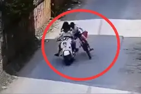 女童骑自行车被人恶意拽倒 家属：孩子摔倒后光脚推车半小时走回家图片