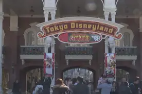 停业超4个月，东京迪士尼削减职员七成奖金视频封面