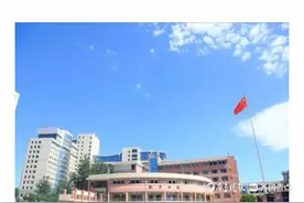 山商校庆棒球服免费送？山东工商学院：假的！警惕骗局图片