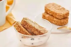 低卡、健康、饱腹……代餐是新理念还是智商税？| 睡前聊一会儿图片