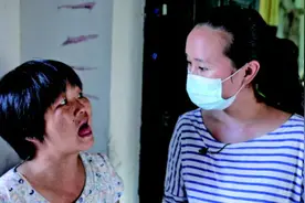 大山里的“单腿”天使图片