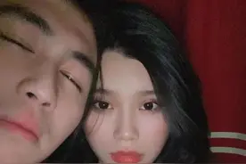 何猷君奚梦瑶买面包被偶遇 简单出行无视路人目光图片