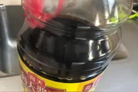 消费者反映海天酱油内发现活蛆 公司回应：正在内部核查图片