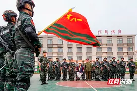 组图 | 铭记“九·一八”武警官兵与抗战老兵重温抗战历史图片