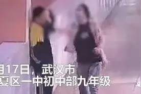 痛心！初中生教室玩扑克，被母亲扇耳光后跳楼身亡图片