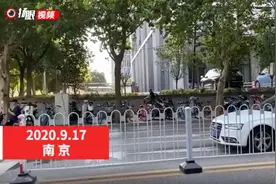 南京金融城非机动车道“消失”为何成了停车位图片