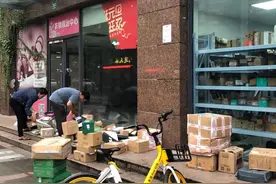 奶酪坏了、李子烂了，有的货物“失踪”了……自从家门口开了菜鸟驿站，快递成了慢递图片