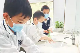 一校“厕所革命”一课“知礼明仪”长沙市中小学校园今年完成近7000个厕所改造图片