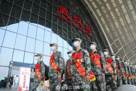 700余名武汉新兵奔赴军营图片