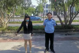 扬州一“妖艳女子”站街拉客，民警一查竟然是五旬大叔图片