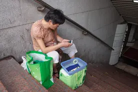 卖白兰花二十多年，上海卖花阿婆们守着城市香气和记忆图片