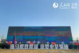 中国马术耐力赛砀山开赛 170对人马组合策马角逐图片