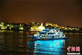 厦门发力“夜经济”推出文旅海上夜游灯光秀图片