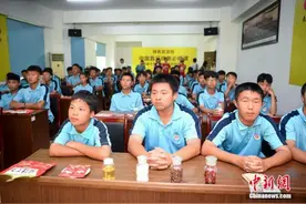 辣条、螺蛳粉进学校专业课堂，童年梦想照进现实？图片