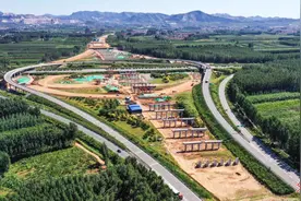 河北遵化：京秦高速遵秦段抓紧施工赶进度图片