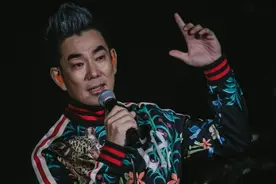 任贤齐演唱会中途暴哭不舍小鬼：我失去了好师弟图片