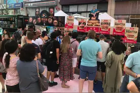 超1万人打卡北京汉堡节，望京小街里超40家汉堡轰炸味蕾图片