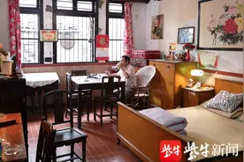 「视频」苏州草根群演转做道具：家里布置成年代剧的“片场”图片