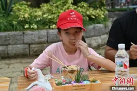 广西柳州举行科普大联展 萌娃赛嗦螺蛳粉学习垃圾分类图片