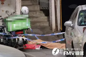 外卖小哥小区内突然身亡！监控记录心碎一幕，业主：悲剧本来可以避免……图片