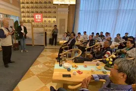 四川诗歌学会中秋诗会在成都举行 诗人杨牧：我们还活着 而且活在诗歌中图片