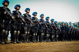 维和警察纪实：“他们扛着AK47扫射，流弹从脑袋边擦过”图片