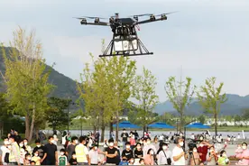 韩国进行无人机送货演示 民众用程序订货等候配送图片