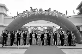 西宁11对新人集体婚礼图片