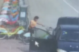 36秒丨奇葩！舅舅带着外甥去偷车 竟是为了方便他上学骑图片