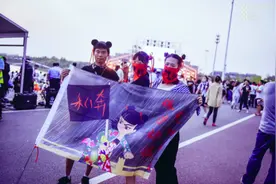 淄博麦田音乐节收官，痛仰嗨翻，二手玫瑰炸场，郑钧走心图片