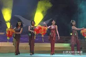 “软黄金”香云纱产业发展之辩：“阿婆衫”变身国际小姐“礼服”，借交易所延伸至金融资本图片