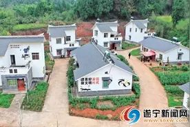 遂宁高新区：易地扶贫搬迁 让群众“搬进”幸福新生活相关新闻图片
