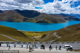 西藏山南：“圣湖”羊卓雍措美景如画图片