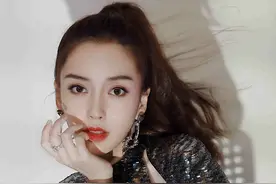 Angelababy身着花朵裙，御姐气场全开图片