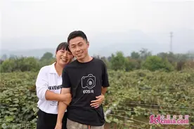 好网民·在山东｜“田野里的七月”：扎根家乡 90后小夫妻直播助农图片