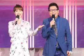生下双胞胎儿子后妈妈离家出走，小儿子不幸脑瘫，父亲获好心人帮助撑起这个家图片
