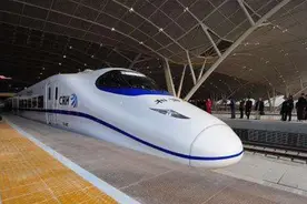 中疾控：国庆中秋避免非必要跨境旅游，可国内旅行图片