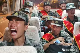 睁眼说瞎话！绿媒拿起大陆新兵“泪别父母赴军营”图就和中印边境局势联系，立马被揭穿图片