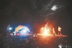 去露营吧！在湖光山色间放飞心灵图片
