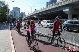 北京号召市民文明骑行 共享单车日均骑行量超300万人次图片