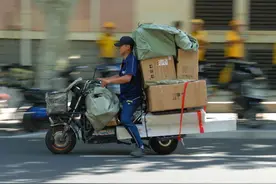 每一个快递小哥，都认识“王一博的老婆”图片