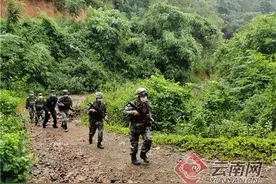 云南遮放边境派出所联合驻地解放军部队开展巡逻踏查图片