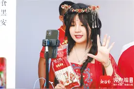 庆丰收 迎小康丨19位网络主播推销海南农特产品图片