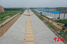 南水北调东线一期北延应急供水工程河道衬砌完成过半图片