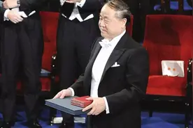 “穿着睡衣”的诺贝尔文学奖得主在“卧室”等你交谈图片